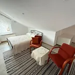 Lotta Autobus Na Targi Mtp, Darmowy Parking, Samodzielny Meldunek Penzion *